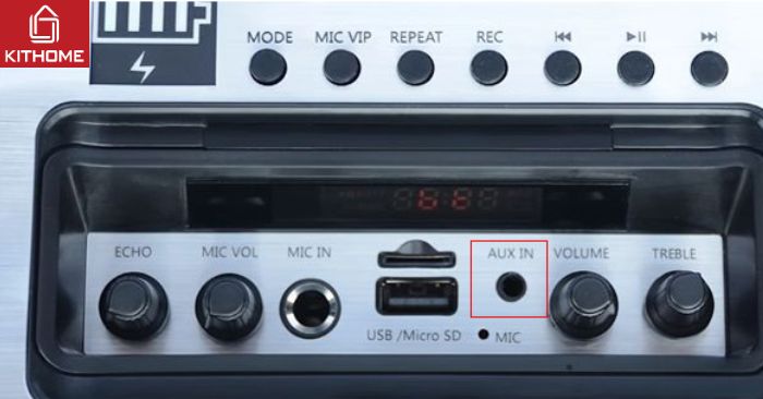 Bước 2: Cắm đầu còn lại vào loa kéo (Audio In)