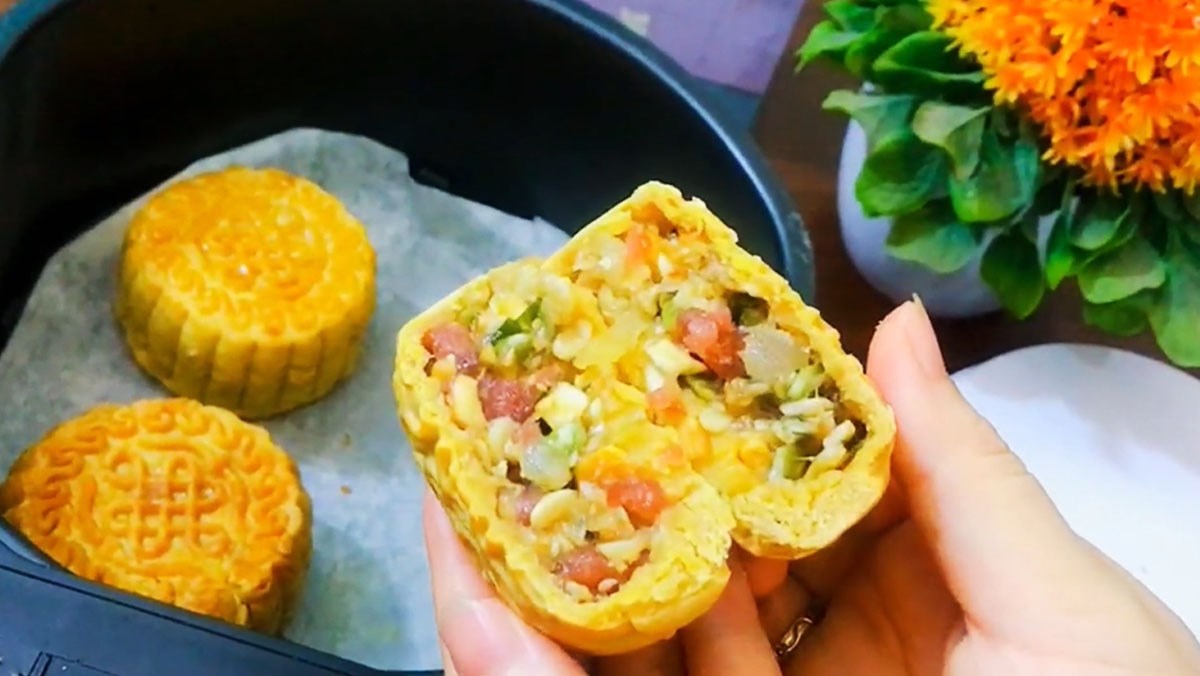 Cách làm bánh Trung Thu thập cẩm bằng nồi chiên không dầu