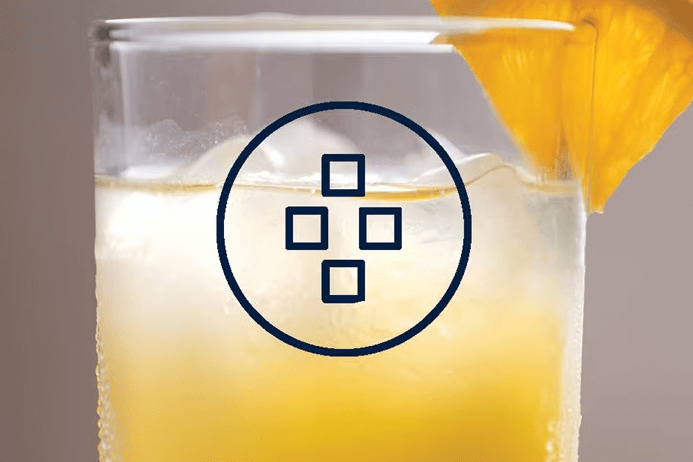 Ngăn đá xoay trên tủ lạnh ESE6141A-BVN của Electrolux giúp bạn làm đá viên nhanh và tiện lợi