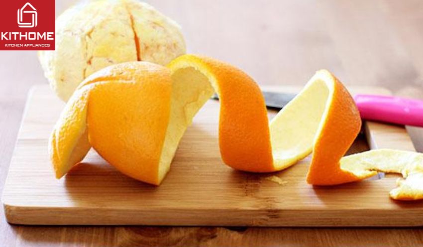 Cách 1: Dùng vỏ cam, quýt Cách 1: Dùng vỏ cam, quýt