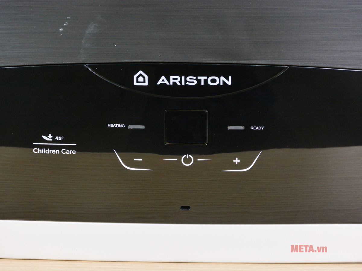 Bảng điều khiển của máy nước nóng Ariston AN2 30 LUX-D AG+