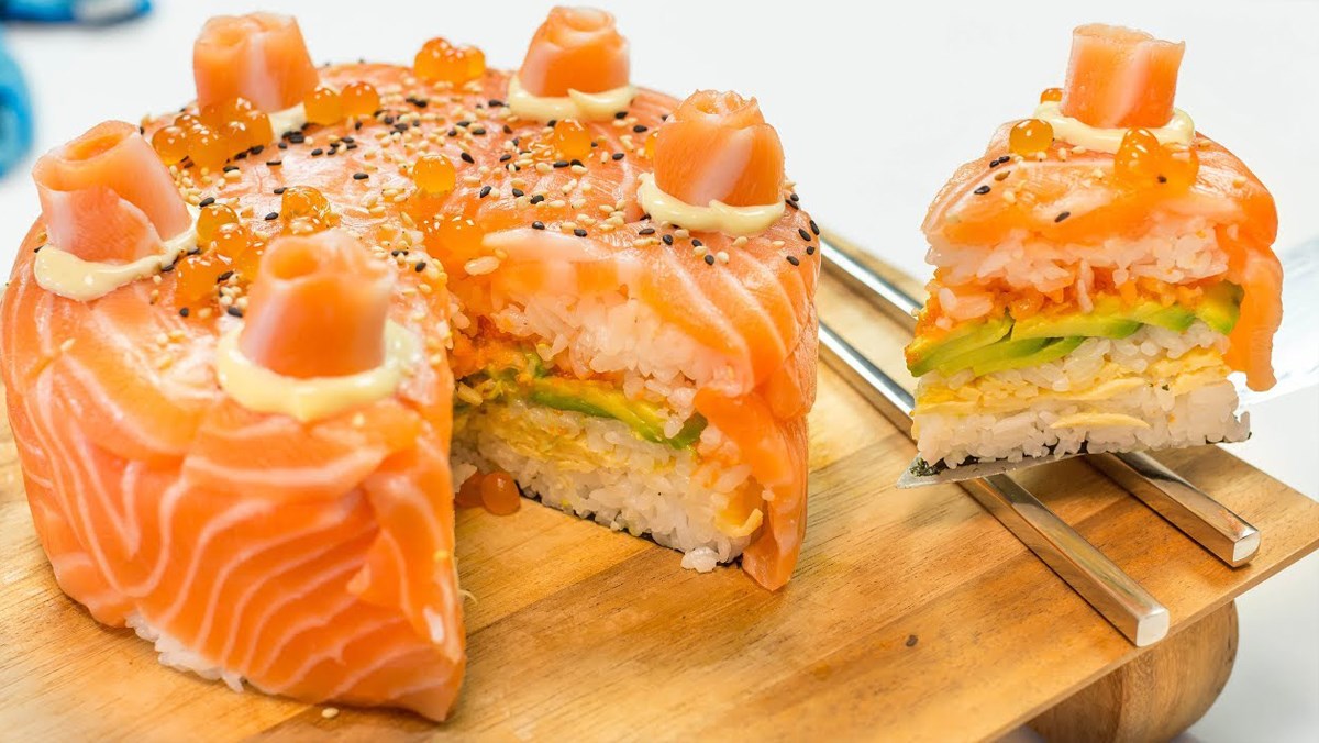 Cách làm bánh sinh nhật sushi đẹp mắt Cách làm bánh sinh nhật sushi đẹp mắt