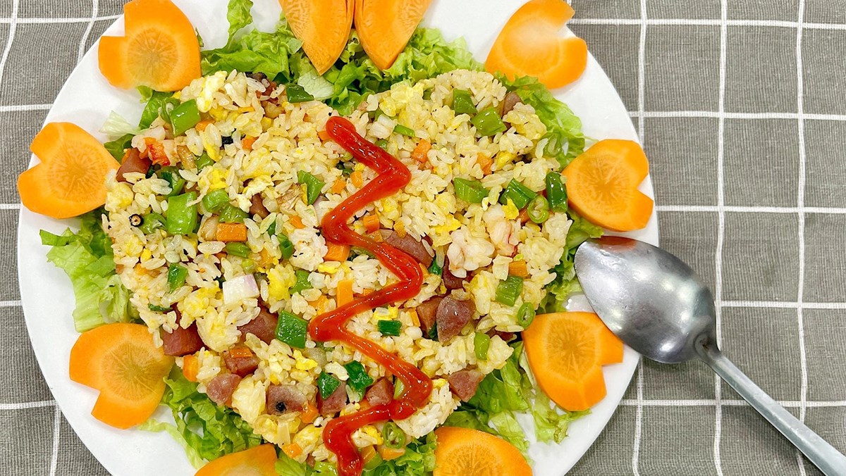 cơm chiên trái tim cơm chiên trái tim