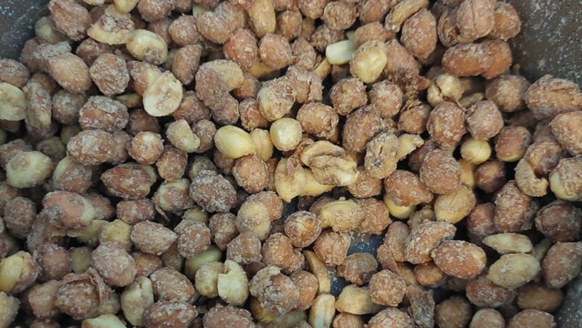 Đậu phộng rang mật ong bột quế bằng nồi chiên không dầu