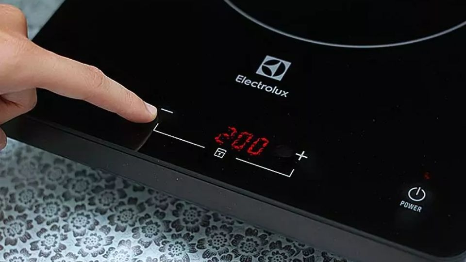 Hướng dẫn cách sử dụng bếp từ Electrolux chi tiết mới cập nhật 2025