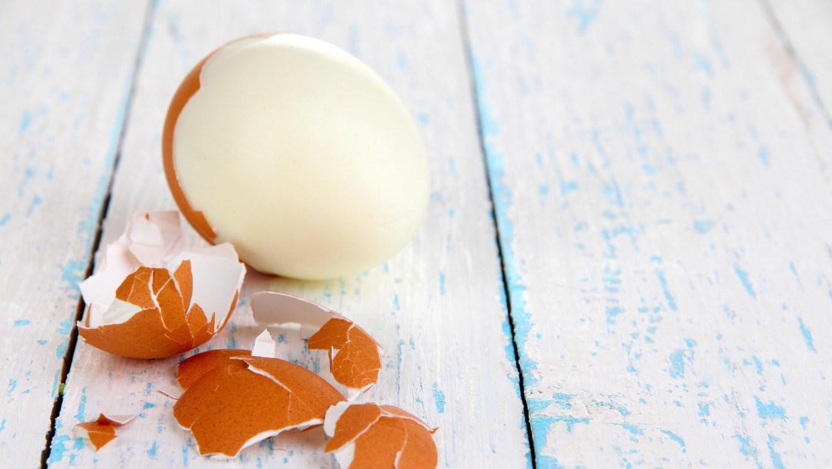 luộc trứng dễ bóc