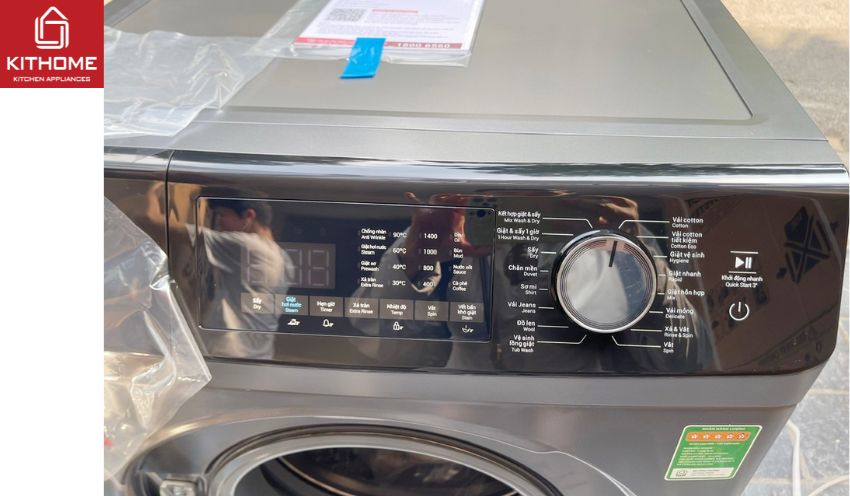 Bảng điều khiển thể hiện các chức năng dưới dạng ngôn ngữ song ngữ Việt - Anh vô cùng dễ sử dụng.