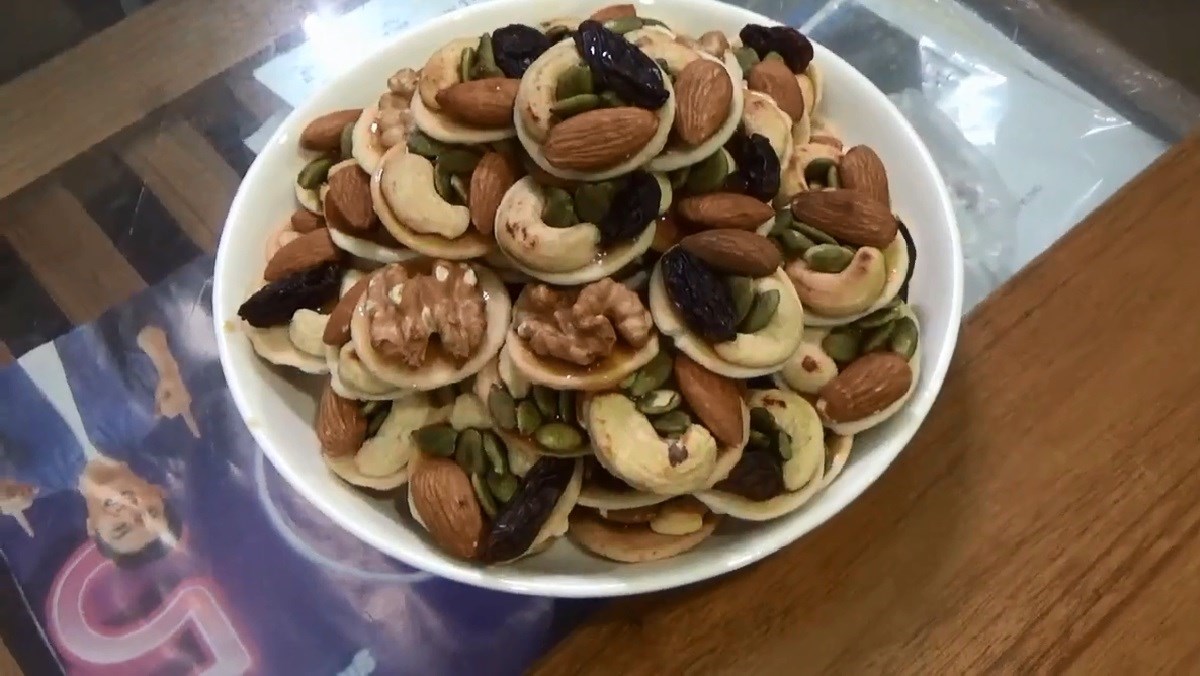 Bánh đồng tiền hạt điều