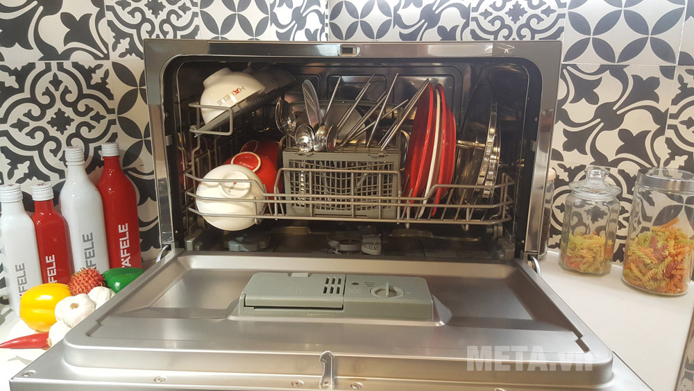 Máy rửa chén Hafele HDW-T50A khi xếp đầy bát đũa Máy rửa chén Hafele HDW-T50A 538.21.190