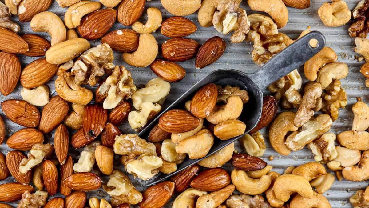 Cách bảo quản các loại hạt khô không bị ỉu, không bị hôi dầu trong mùa Tết