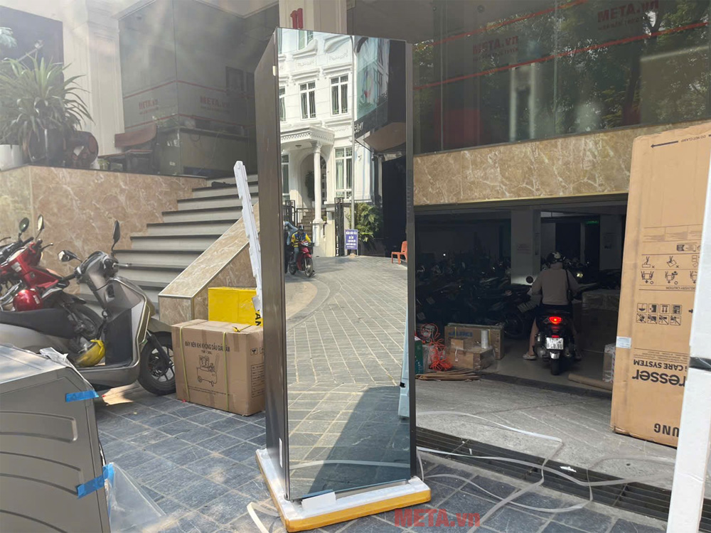 Hình ảnh thực tế Tủ chăm sóc quần áo thông minh Samsung DF10A9500CG Hình ảnh thực tế Tủ chăm sóc quần áo thông minh Samsung DF10A9500CG