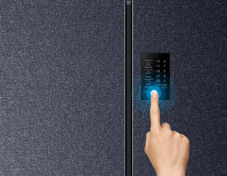 Bảng điều khiển của Tủ lạnh Aqua 4 cửa AQR-M532XA(CBC) có dạng cảm ứng