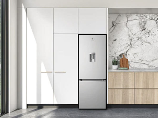 Tủ lạnh Electrolux Inverter 308 lít EBB3442K-A