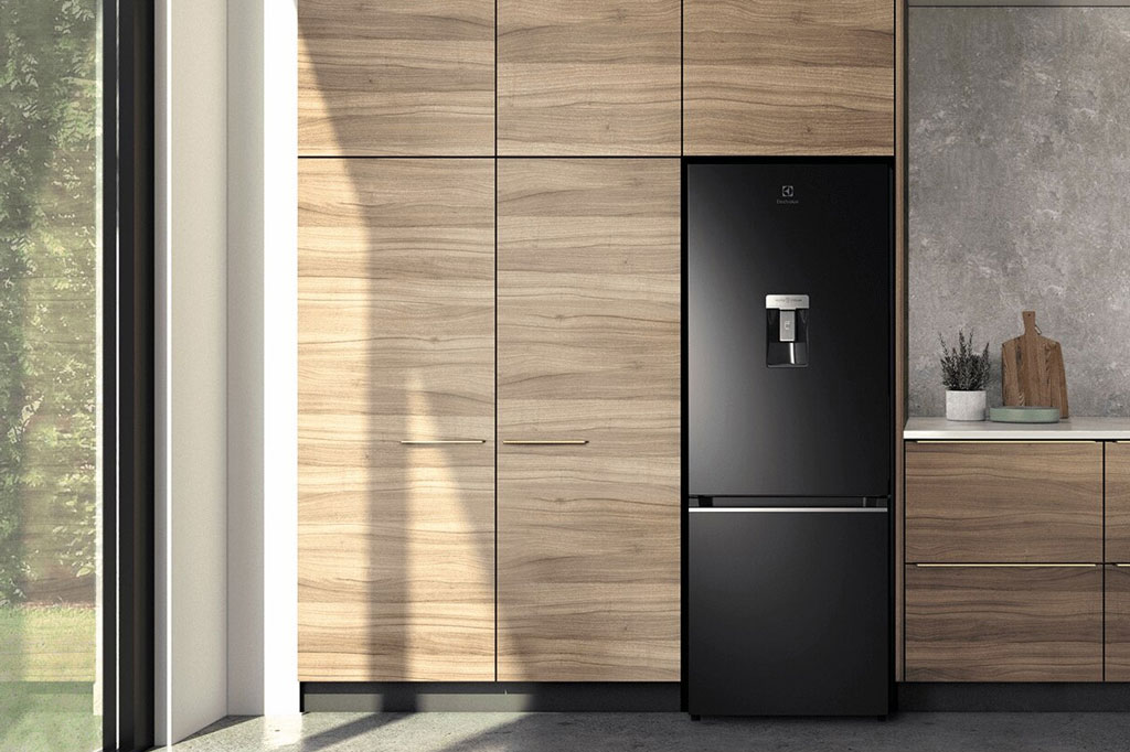 Tủ lạnh Electrolux Inverter 308 lít EBB3462K-H