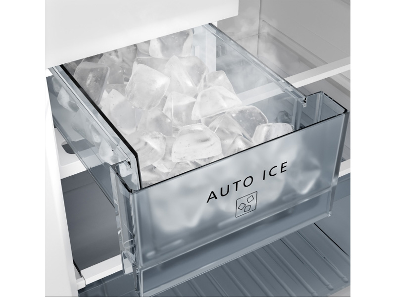 Tủ lạnh Panasonic Inverter 300 lít NR-BV331CPKV có chức năng làm đá tự động