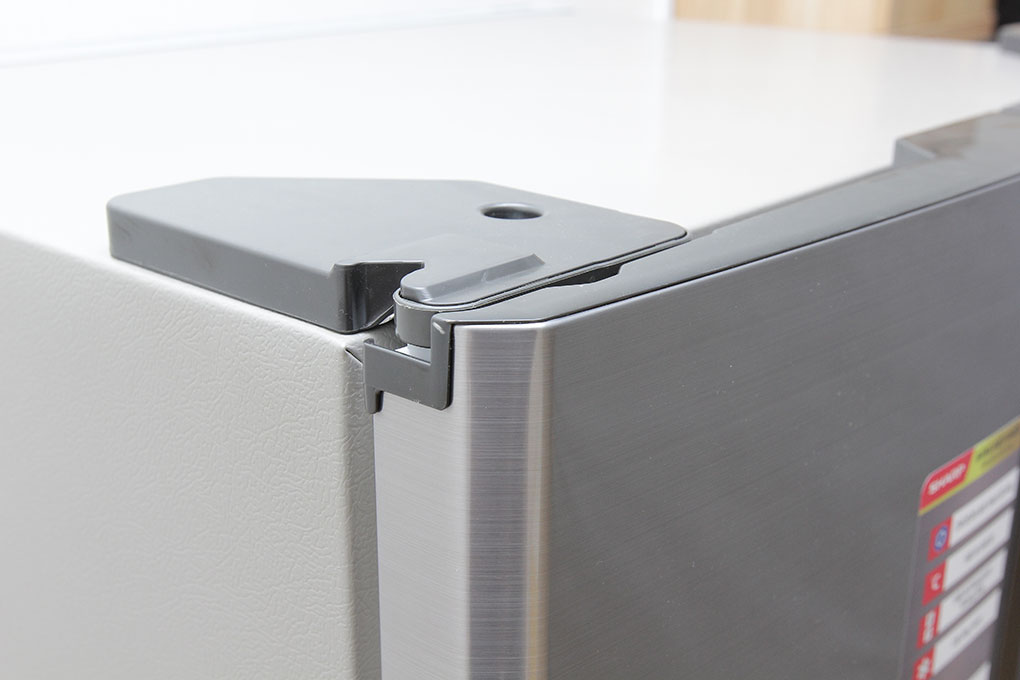 Tủ lạnh side by side 556 lít Sharp SJ-FX630V-ST chứa được lượng thực phẩm lớn. Sharp SJ-FX630V-ST