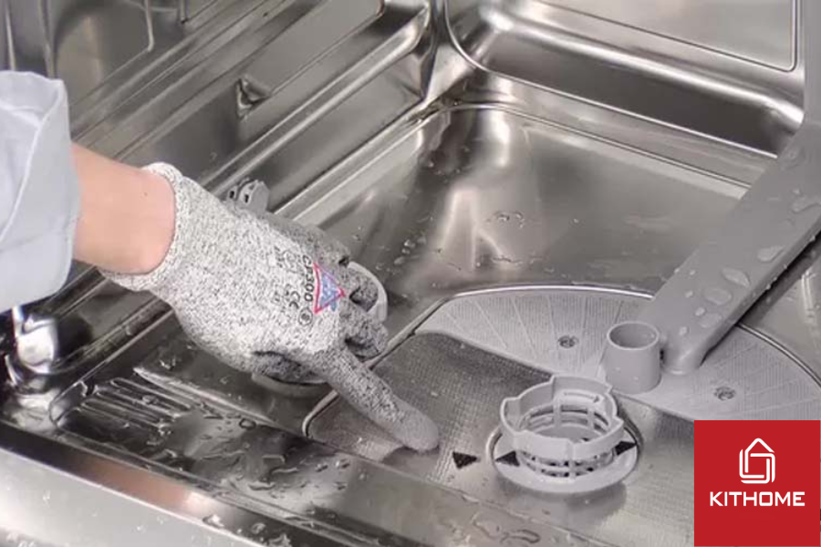 Đặt lại bộ lọc rác vào đúng vị trí Đặt lại bộ lọc rác vào đúng vị trí