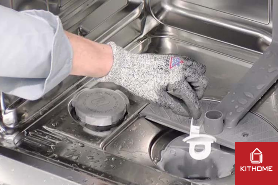 Lắp lại nắp máy bơm Lắp lại nắp máy bơm