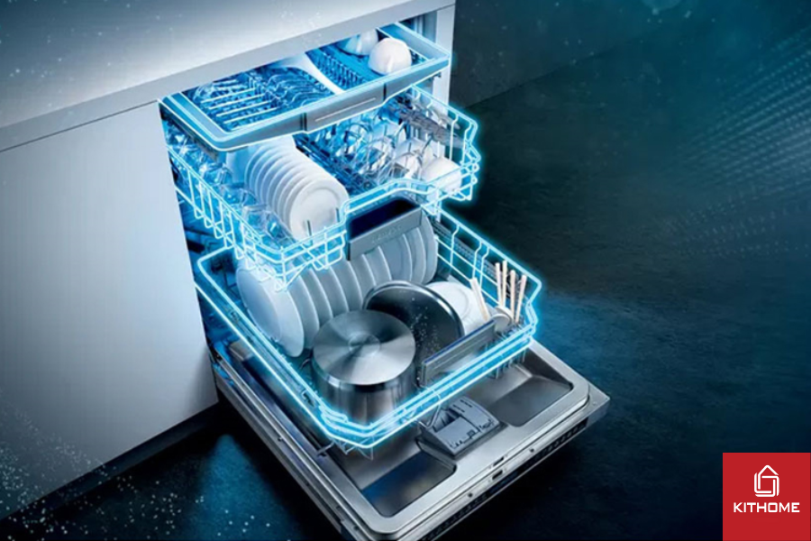 Xếp bát đĩa xoong nồi vào các ngăn chứa