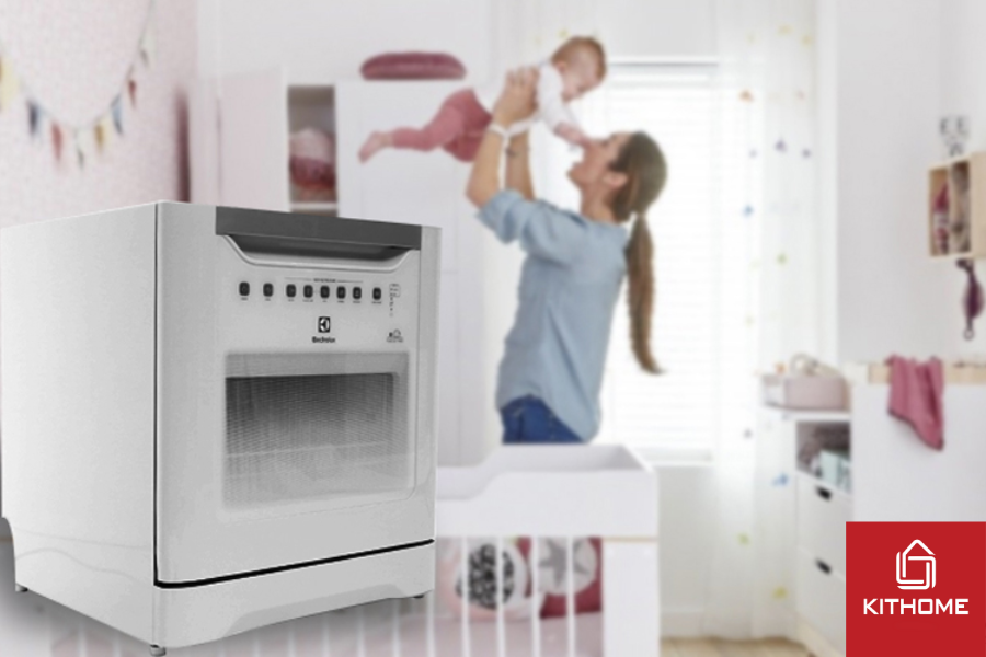 Máy rửa chén để bàn Electrolux phù hợp cho các gia đình có từ 1 đến 3 thành viên Máy rửa chén để bàn Electrolux phù hợp cho các gia đình có từ 1 đến 3 thành viên