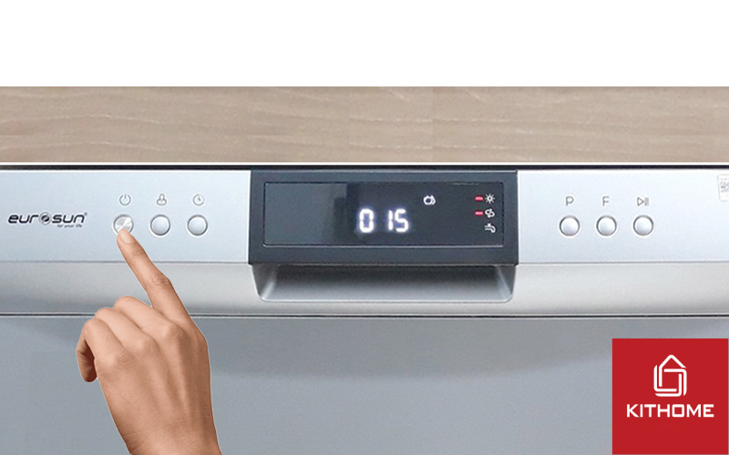 Nhấn nút nguồn mở máy và lựa chọn chương trình rửa phù hợp