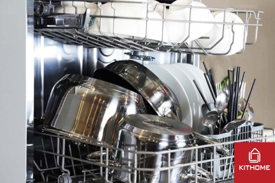 Xoong nồi, chảo đĩa to,... nên sắp xếp ở giàn dưới cùng của máy Xoong nồi, chảo đĩa to,... nên sắp xếp ở giàn dưới cùng của máy