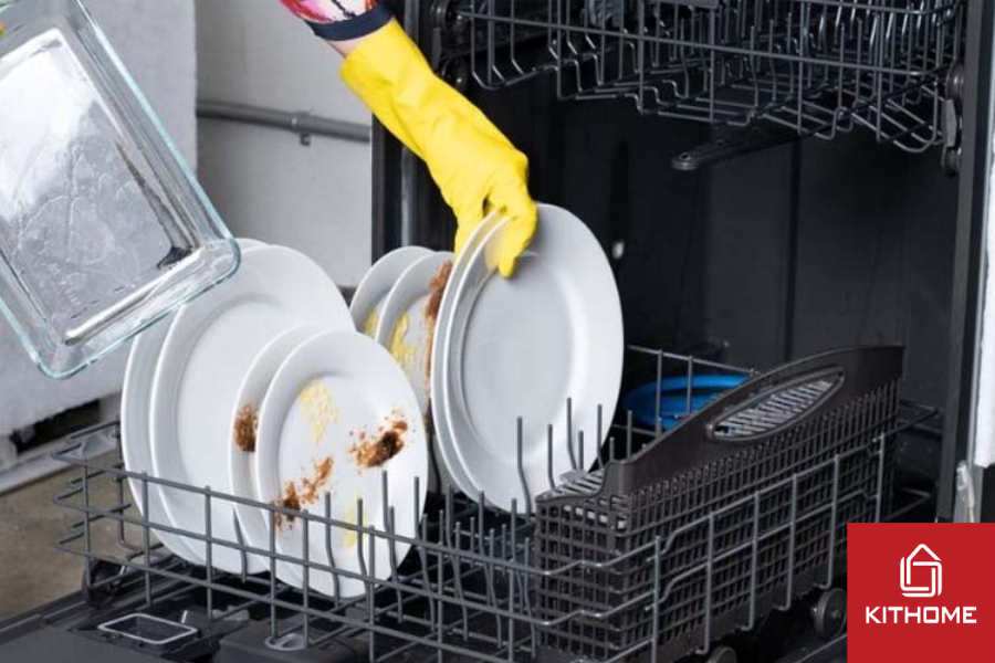 Nước rửa chuyên dụng thường có các enzym và chất hoạt động bề mặt được thiết kế để phá vỡ dầu mỡ, vết bẩn khó sạch