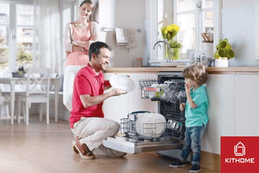 Sử dụng máy rửa bát giúp bạn có thời gian gắn kết với gia đình 