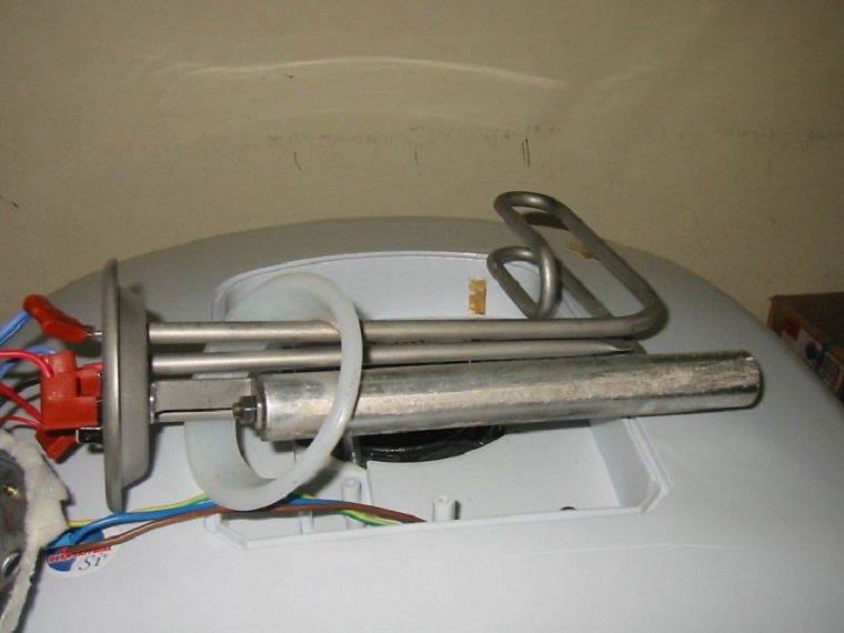 Bao lâu thì nên thay thanh magie bình nóng lạnh 1 lần? Các bước vệ sinh bình nóng lạnh đúng cách.