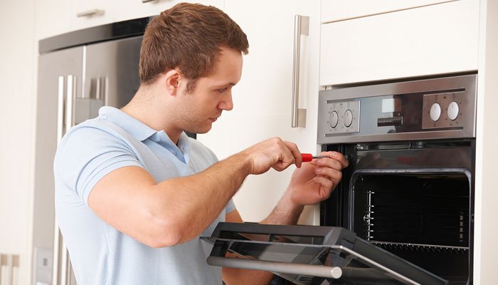 Lò nướng bị giật điện? Nguyên nhân và cách khắc phục