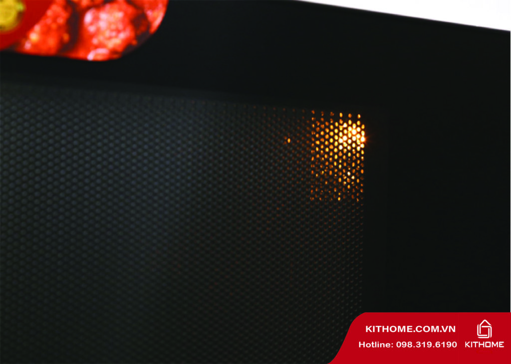 Khoang lò có đèn chiếu sáng giúp quan sát dễ dàng