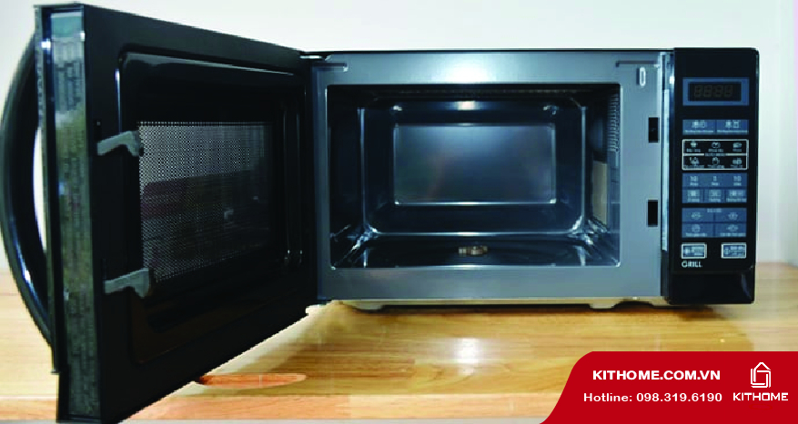 Khoang lò được thiết kế rộng rãi giúp người dùng có thể quay nhiều thực phẩm cùng lúc Khoang lò được thiết kế rộng rãi giúp người dùng có thể quay nhiều thực phẩm cùng lúc