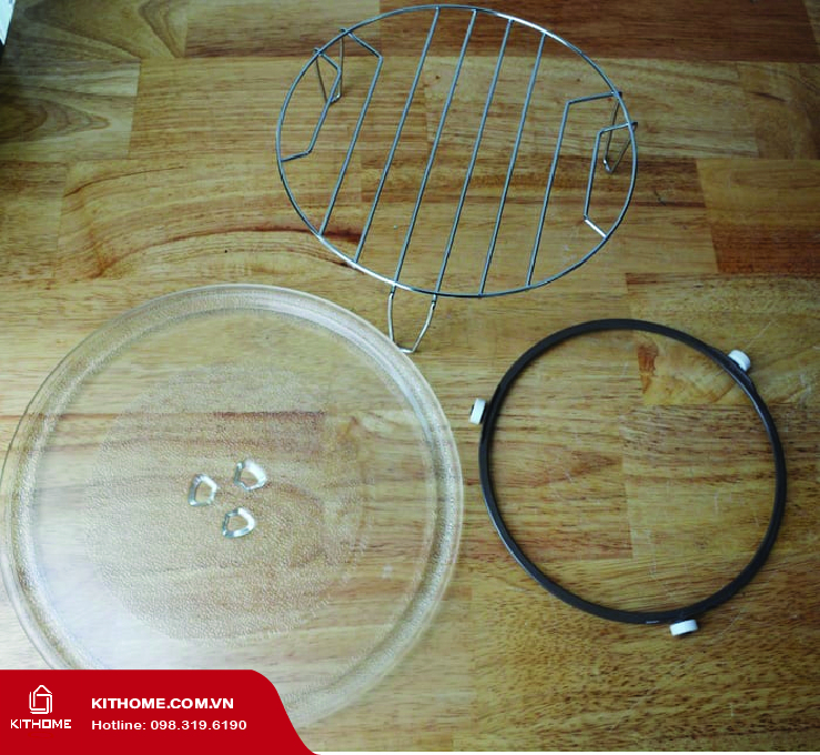 Các phụ kiện đi kèm của lò vi sóng nướng Các phụ kiện đi kèm của lò vi sóng nướng