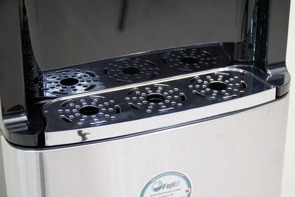 Máy lọc nước FujiE WD7500C có khay đựng nước thừa Máy lọc nước FujiE WD7500C có khay đựng nước thừa