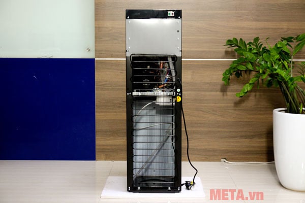 Mặt sau thiết kế thoáng mát Cây nước nóng lạnh bình âm