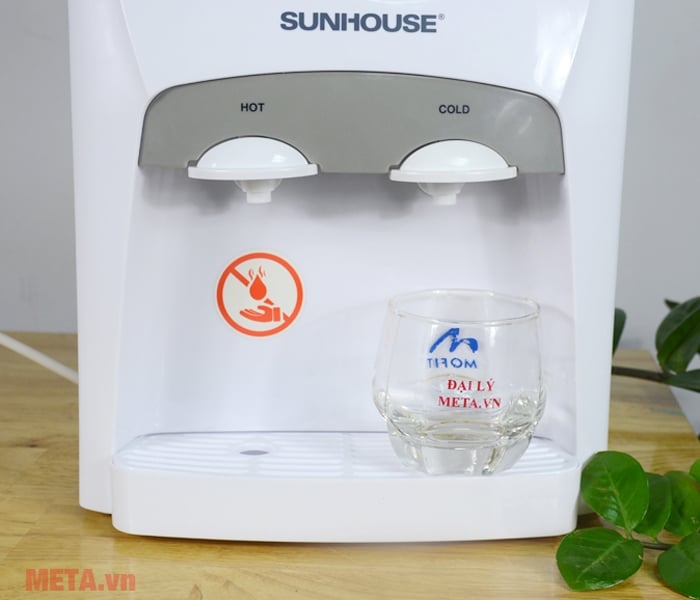 Cây nước nóng lạnh Sunhouse SHD9601