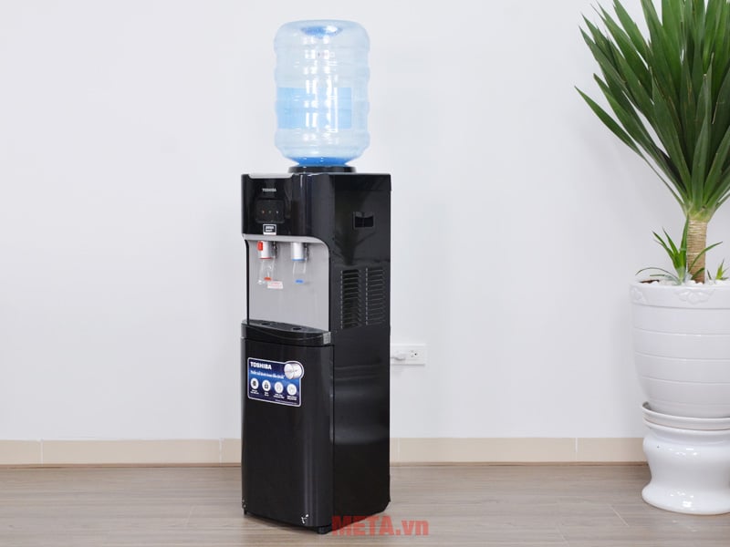 Máy làm nóng lạnh nước uống Toshiba RWF-W1664TV(K1) có dung tích bình chứa lớn
