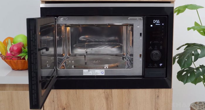 lò vi sóng Electrolux EMSB30XCF sở hữu khoang lò rộng với dung tích 30 lít lò vi sóng Electrolux EMSB30XCF sở hữu khoang lò rộng với dung tích 30 lít