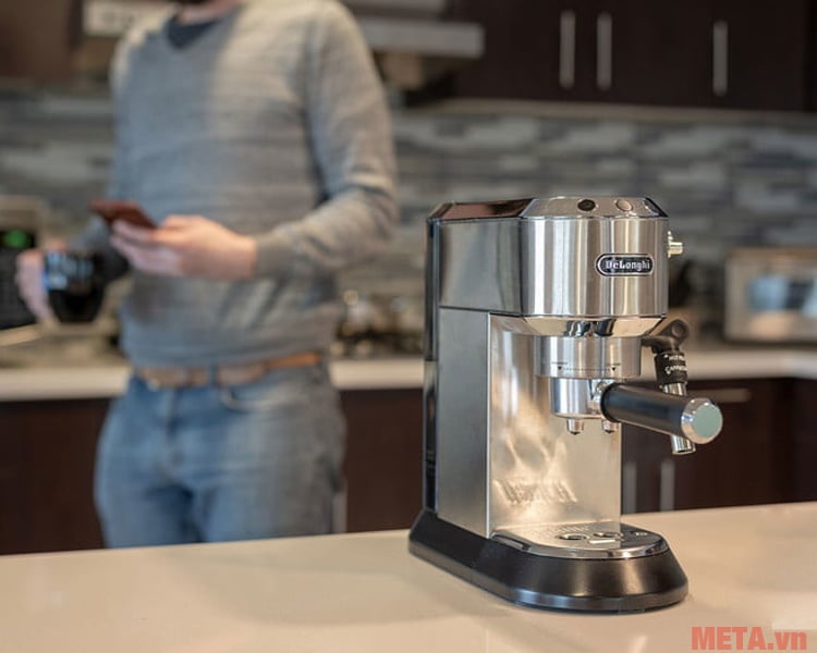 Máy pha cà phê Delonghi EC685.M