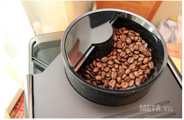 Máy pha cà phê Melitta Caffeo Passione OT với khay chứa cà phê hạt