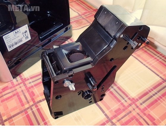 Máy pha cà phê Melitta Caffeo Passione OT vệ sinh bên trong máy dễ dàng