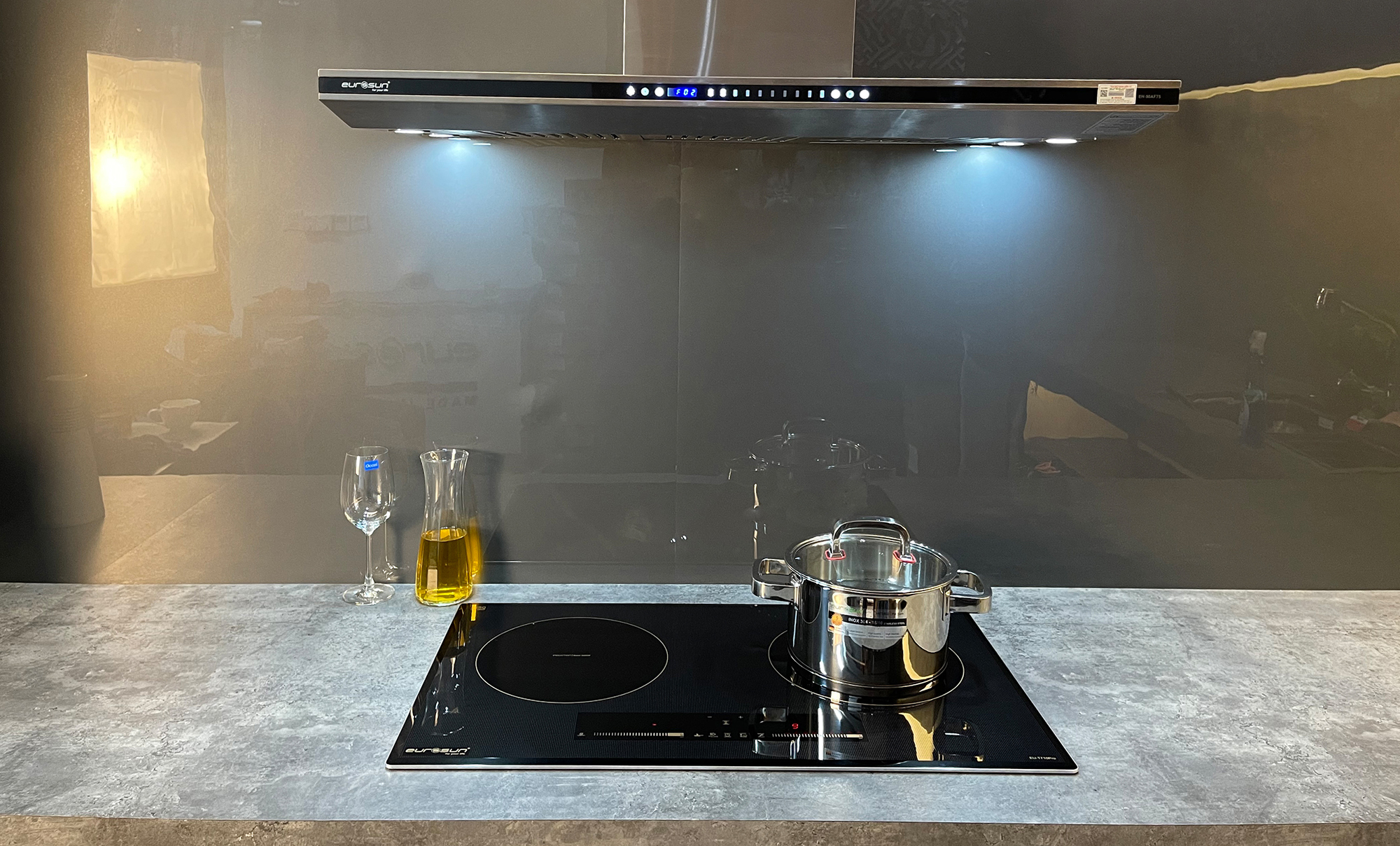 phoi-canh-bep-tu-eurosun-eu-t710pro-gold-3 Bếp từ Eurosun EU-T710Pro Gold | Màu vàng