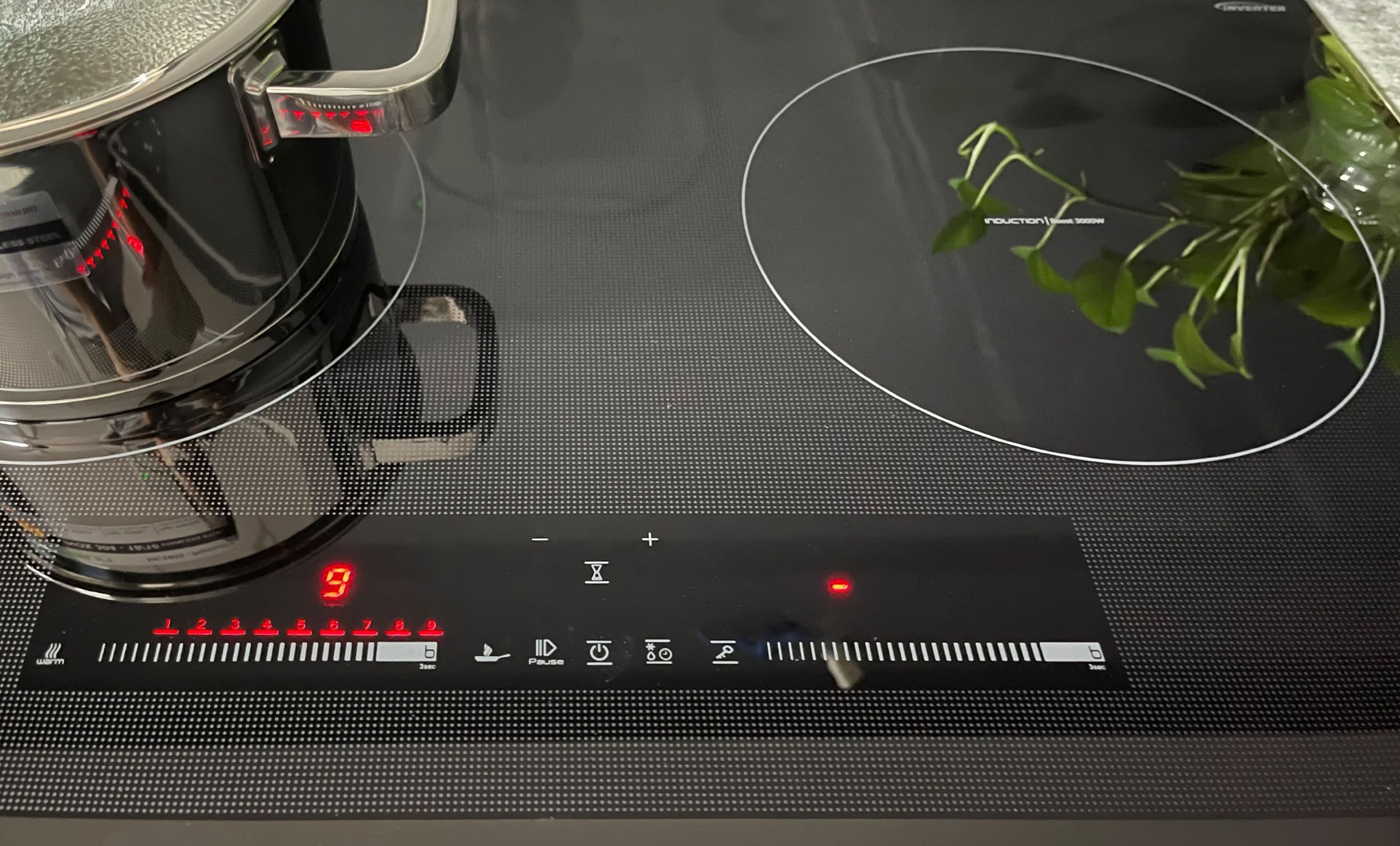 phoi-canh-bep-tu-eurosun-eu-t710pro-s-1 Bếp từ Eurosun EU-T710Pro Silver | Màu bạc