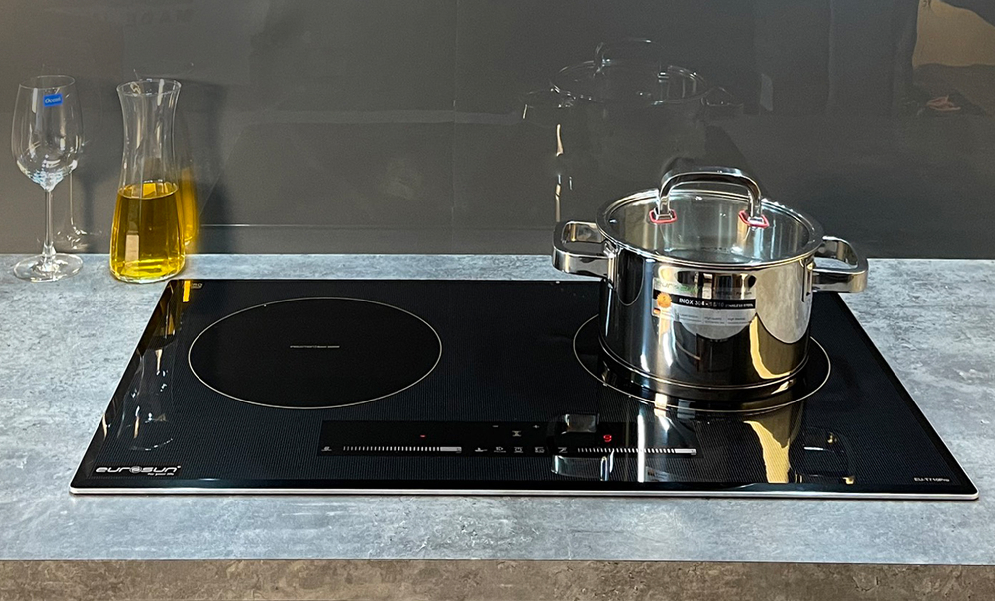 phoi-canh-bep-tu-eurosun-eu-t710pro-s Bếp từ Eurosun EU-T710Pro Silver | Màu bạc