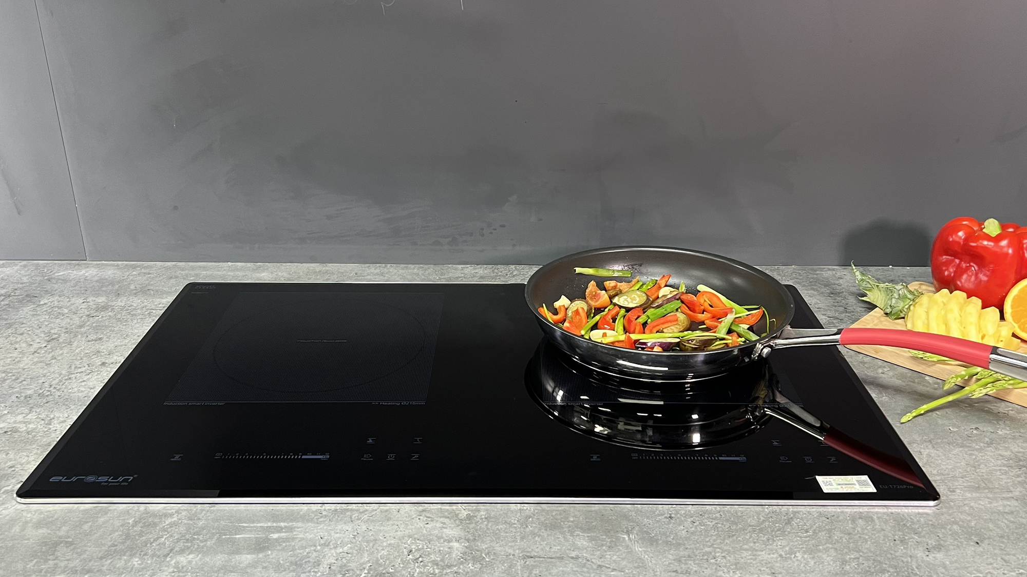 phoi-canh-bep-tu-eurosun-eu-t726pro-3 Bếp từ Eurosun EU-T726Pro