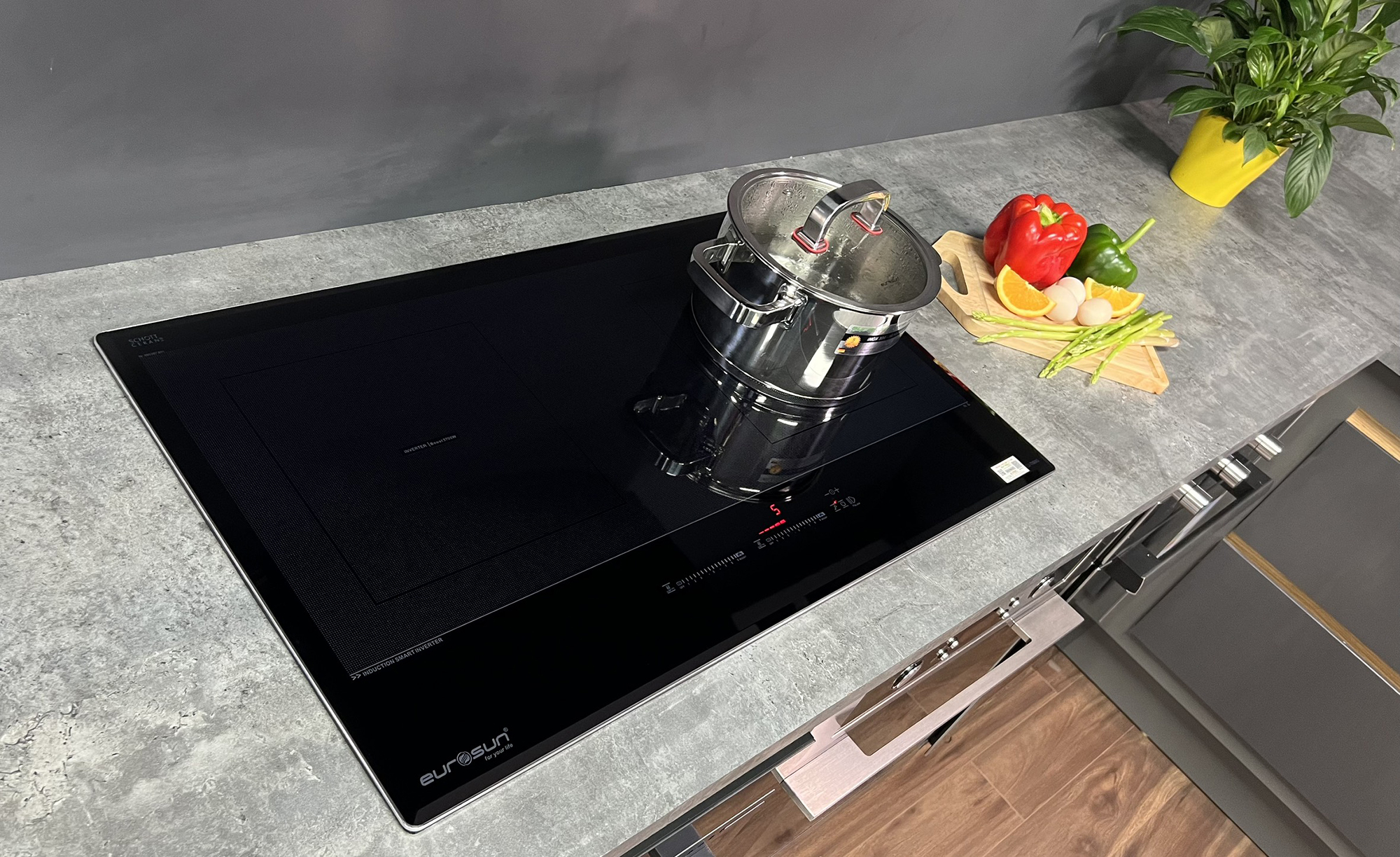 phoi-canh-bep-tu-eurosun-eu-t899g-2 Bếp từ Eurosun EU-T899G