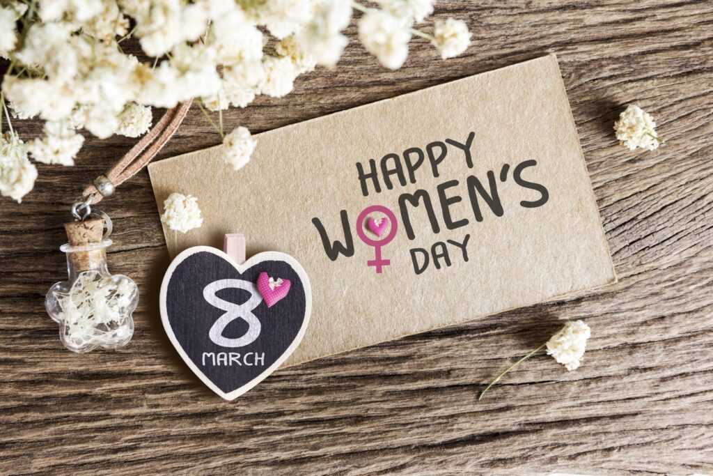 20 Món Quà 8/3 Tặng Người Yêu Lãng Mạn Và Ý Nghĩa Khiến Nàng Xao Xuyến