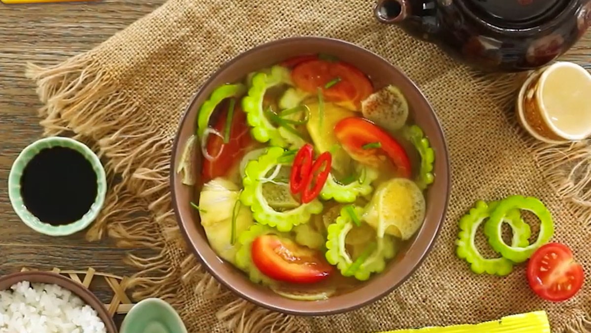 Cách nấu canh chua khổ qua dọc mùng chay tỏ lòng thành kính mùa Vu Lan