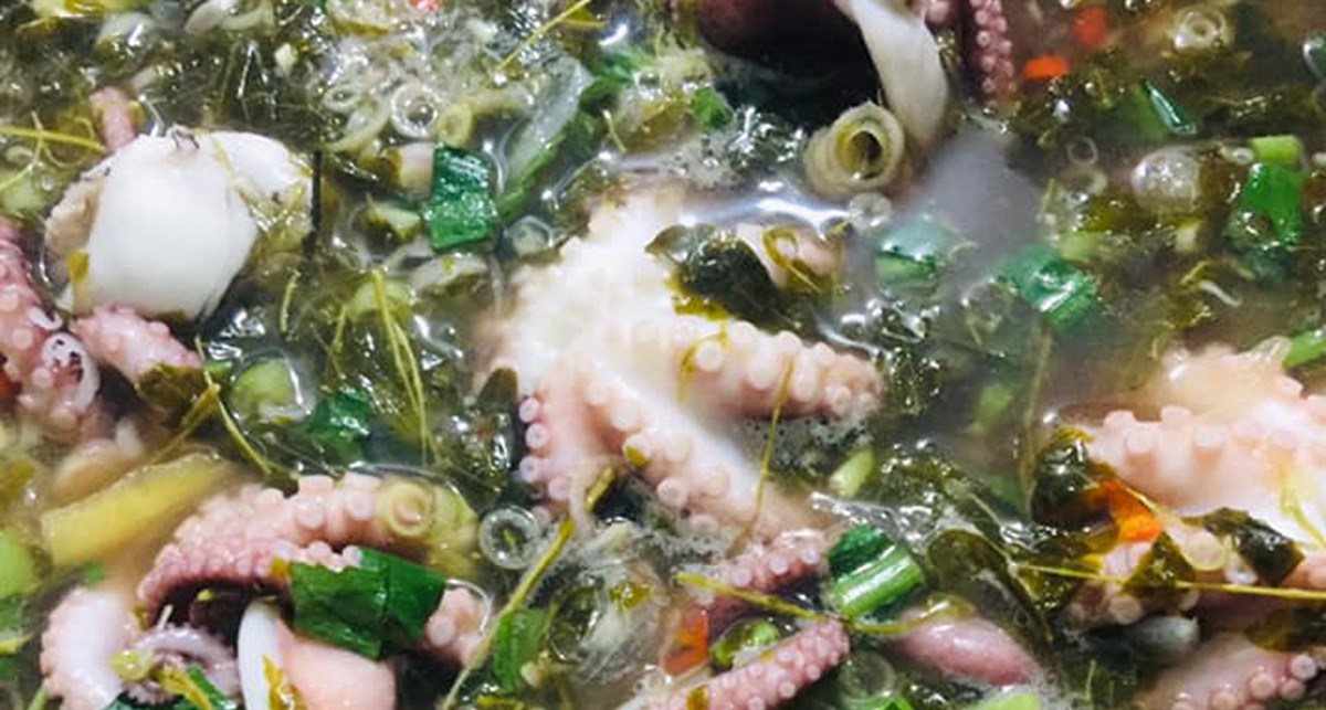 Bạch tuộc nhúng lá me