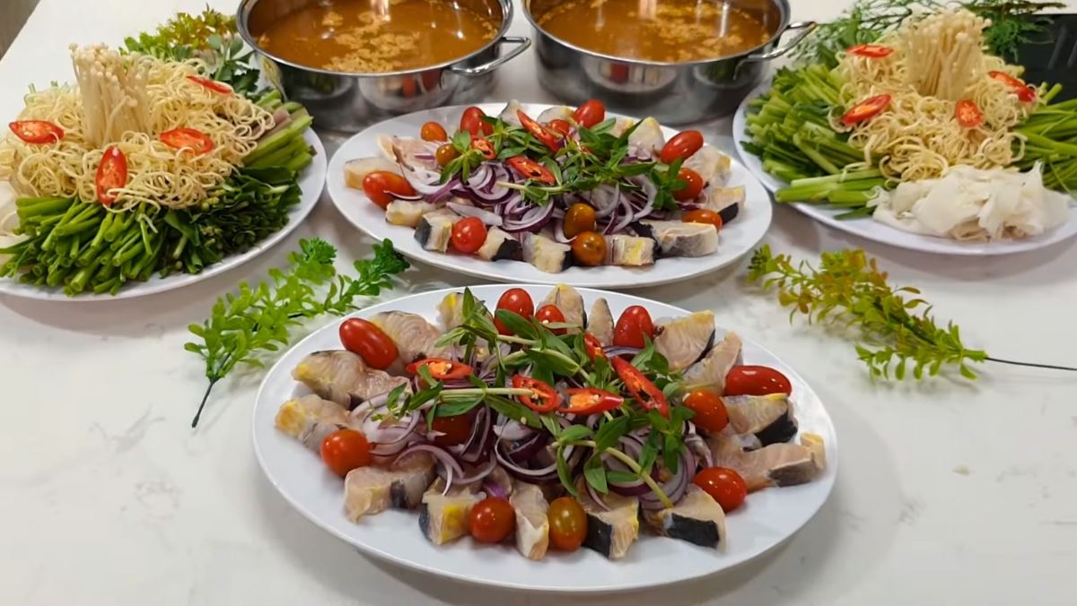 Cách nấu lẩu cá tầm Sapa chua cay ngon mềm tại nhà với nồi lẩu điện Cách nấu lẩu cá tầm Sapa chua cay ngon mềm tại nhà với nồi lẩu điện